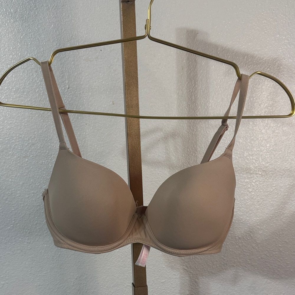 PINK Victoria's Secret Light Tan Tshirt Bra- 32D